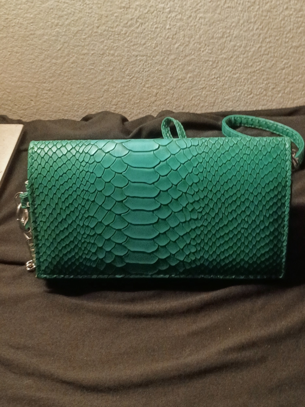 Just Solutions eyePockit Green Snake-Embossed Crossbody Wallet & Glasses Case